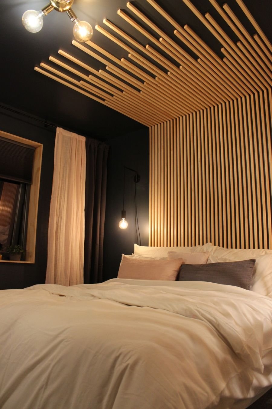 Декоративные рейки на стене в спальне (77 фото)