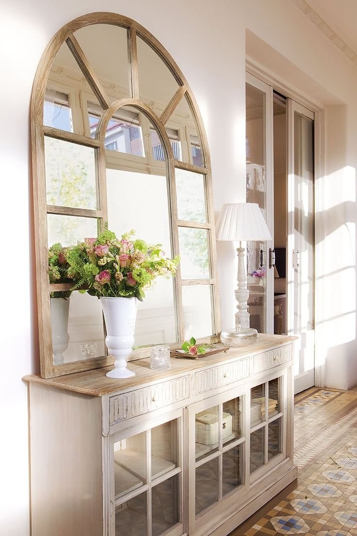 Зеркало окно в интерьере гостиной