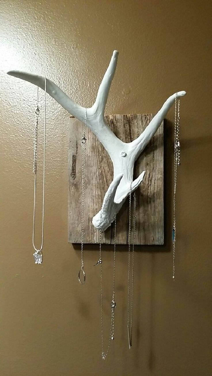 Вешалка из оленьего рога