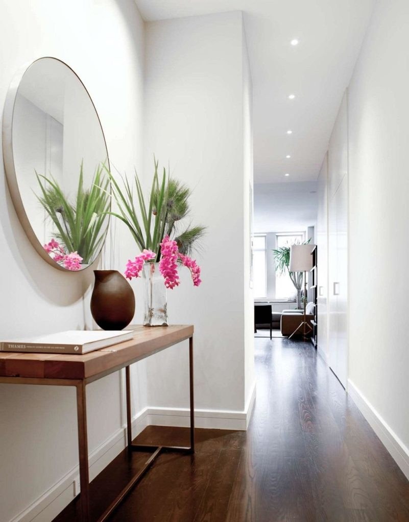 Дизайнерское зеркало в прихожую