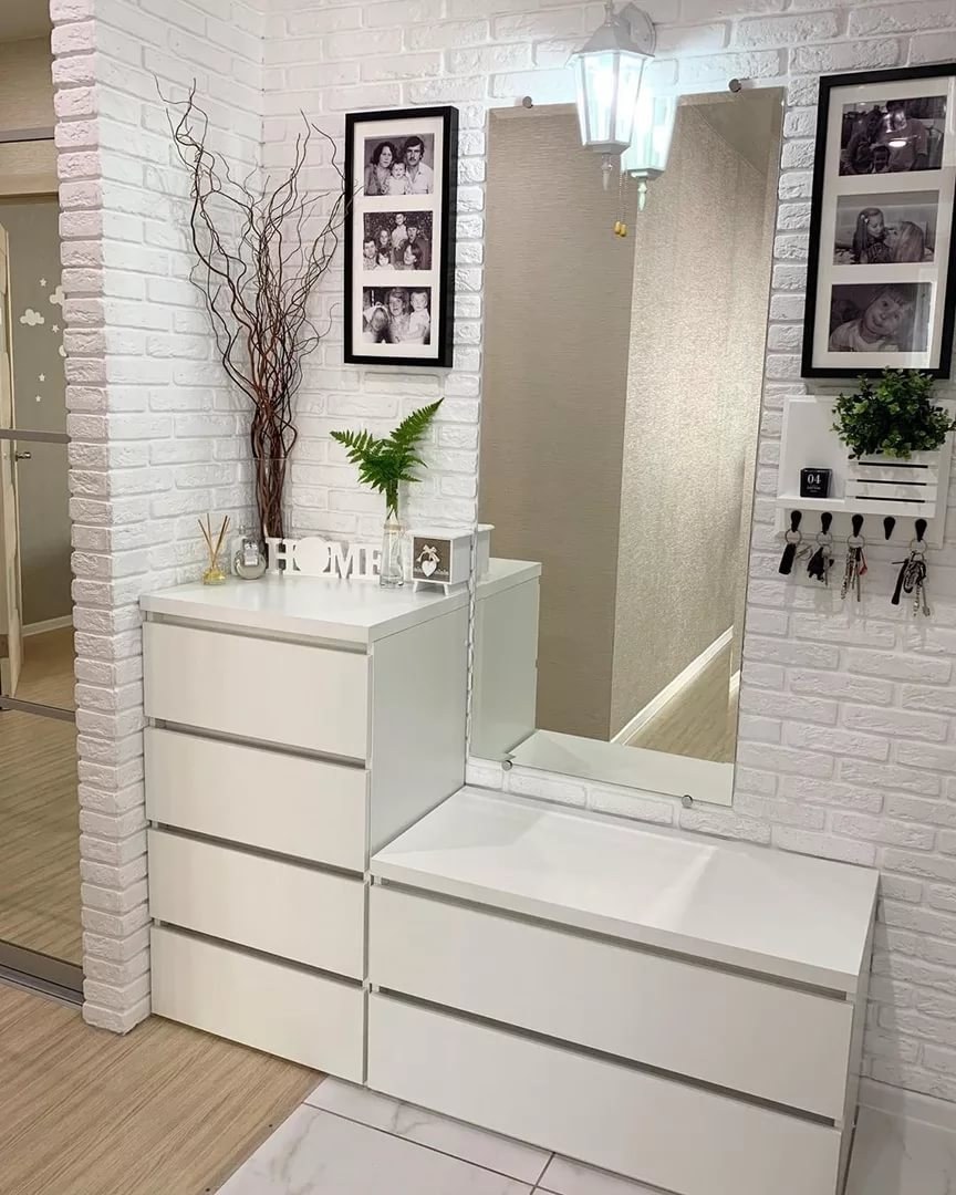 Комод в коридор с зеркалом