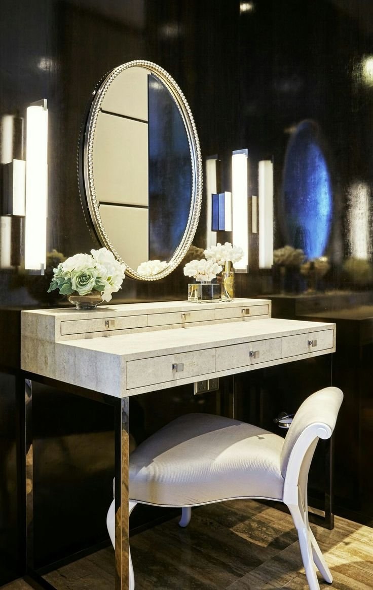 Туалетный столик модный