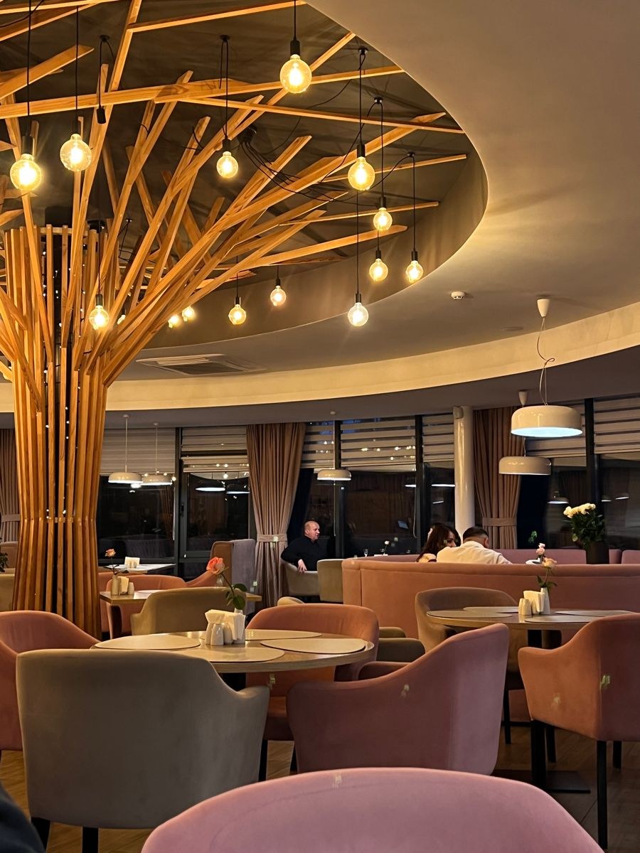 Интерьер кафе 2023 (70 фото)