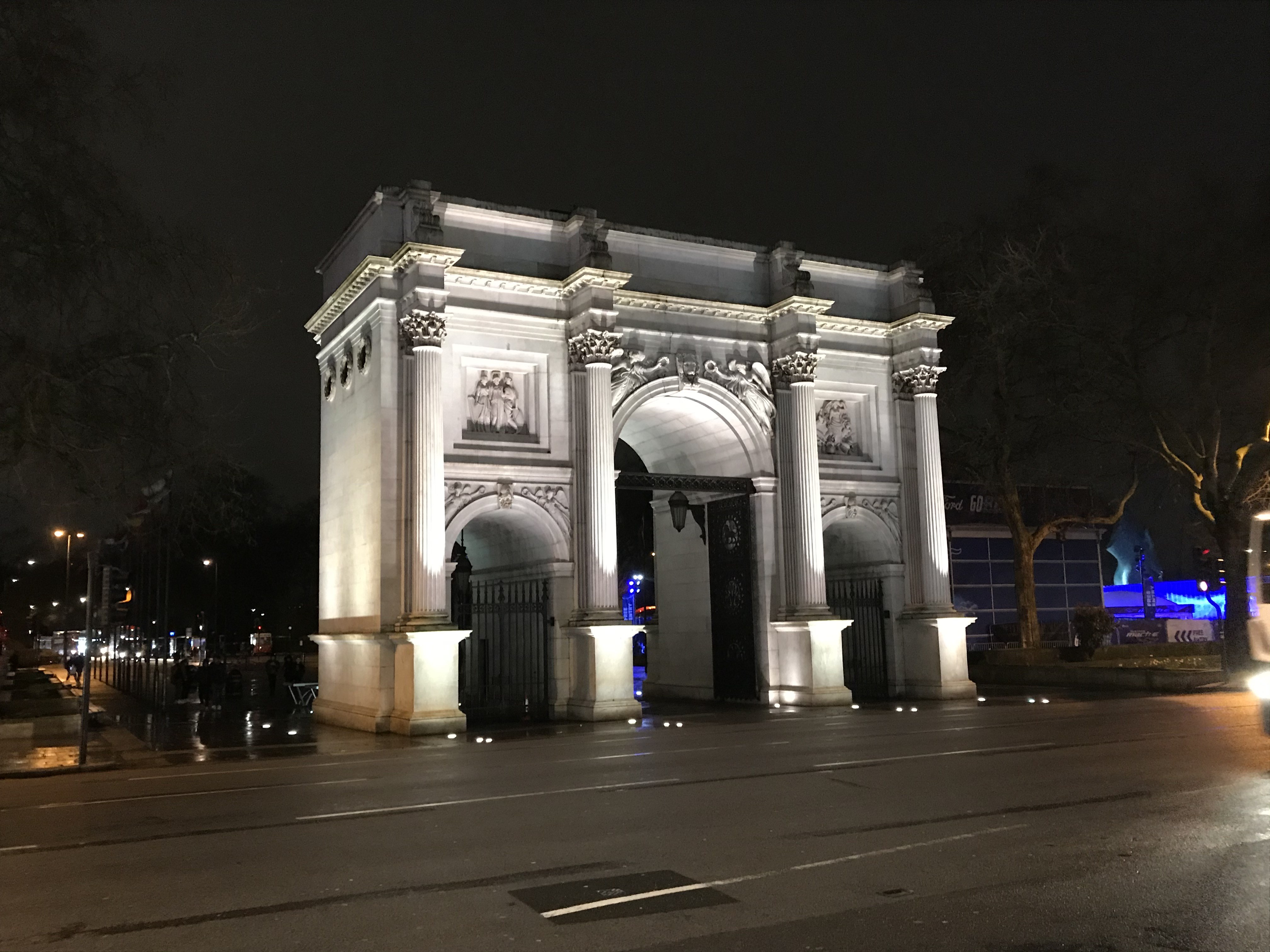 Marble arch. Мраморная арка Лондон. Триумфальная арка в Лондоне. Гайд парк мраморная арка. Гайд парк Marble Arch.