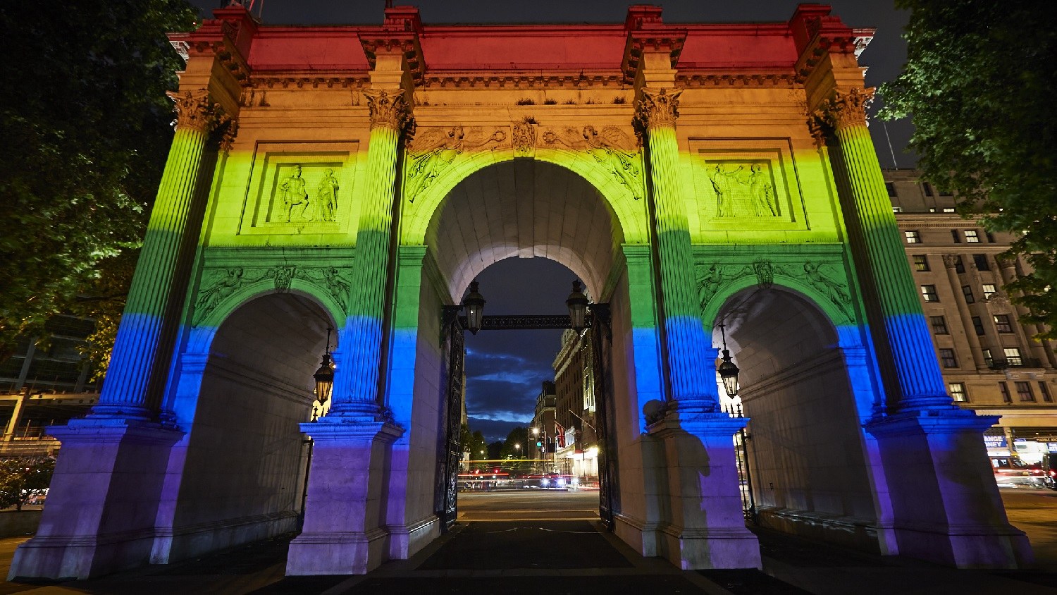 Marble arch. Мраморная арка Лондон. Триумфальная арка в Лондоне. Marble Arch в Лондоне. Арка Веллингтона в Лондоне.