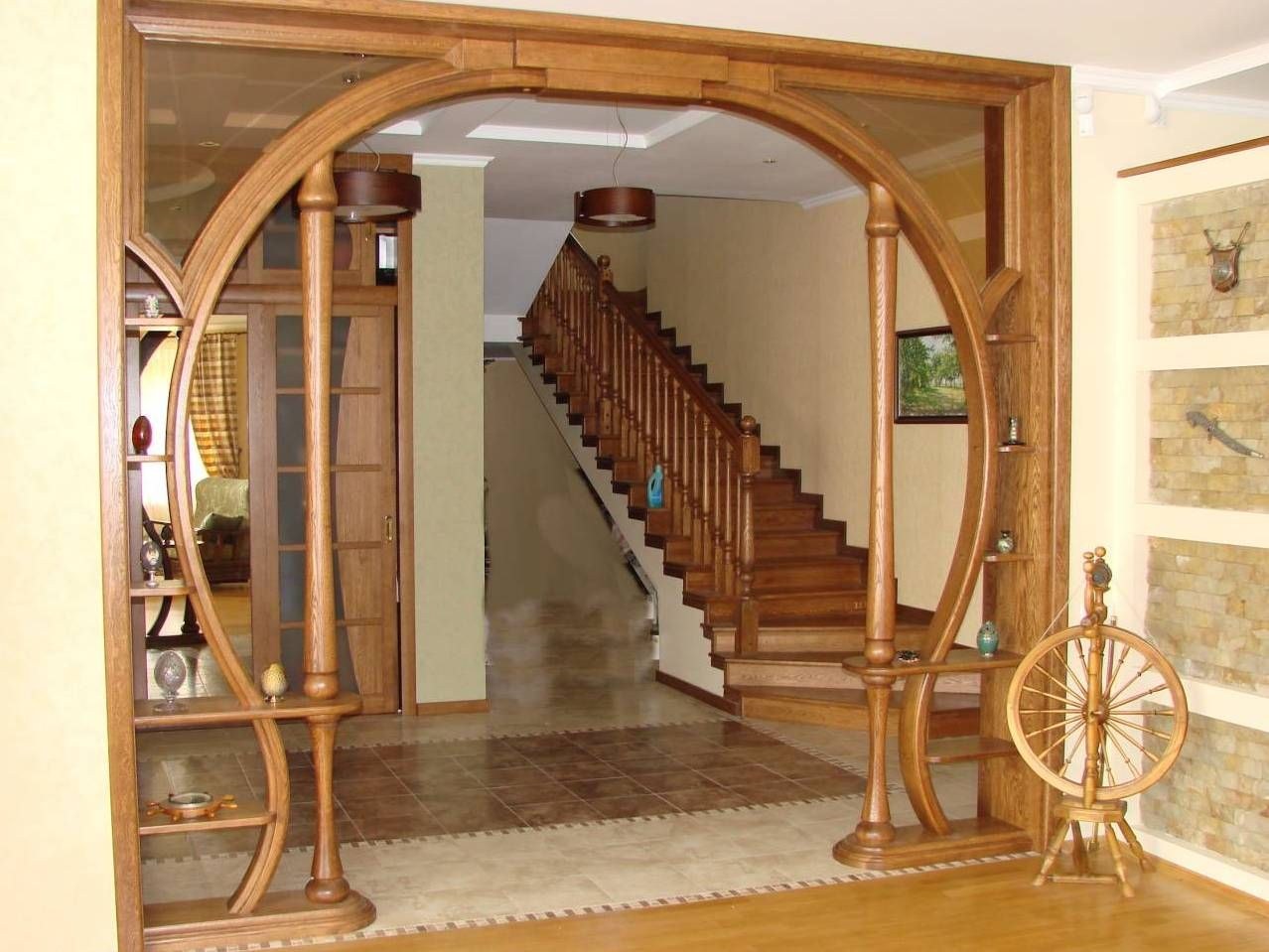 Арка сделать дома. Краснодеревщик деревянные арки дверные. Деревянная арка. Арка межкомнатная. Красивые дверные арки.