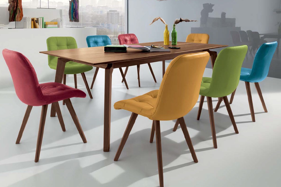 Лучшие стулья для кухни. Обеденные столы 2022 тренды. Wossner p4015. Кухонный стол 2023 тренд. Стулья Eames в интерьере на кухне.