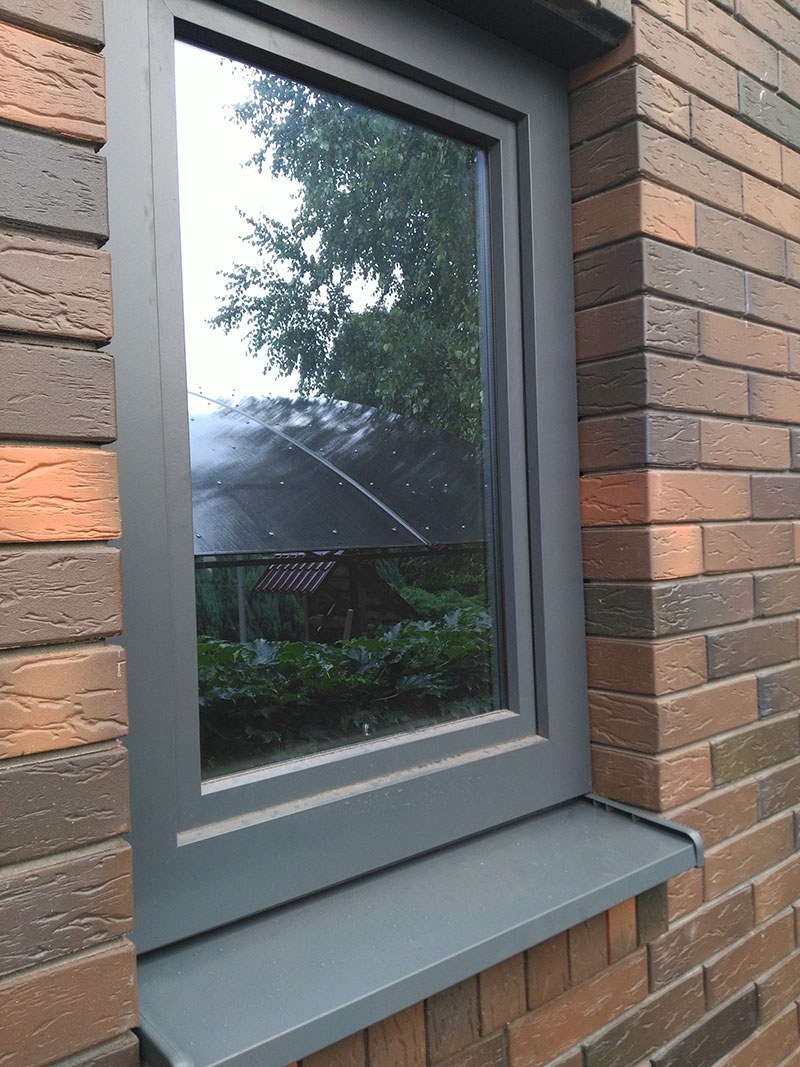 Пластиковые окна графитового цвета