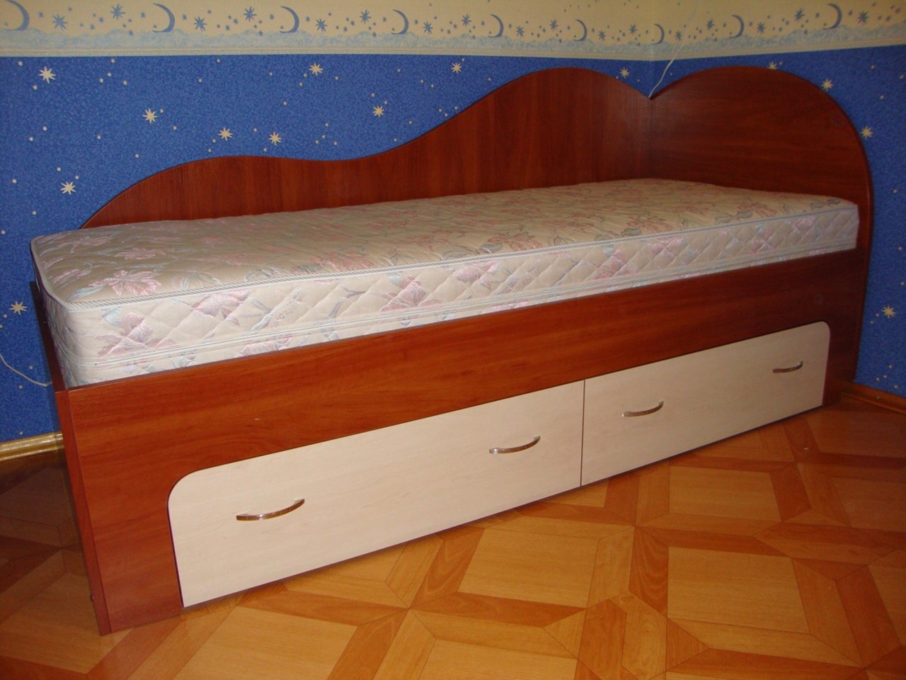 юла детская кровать от 3 лет