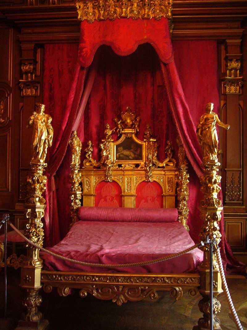 Императорская кровать