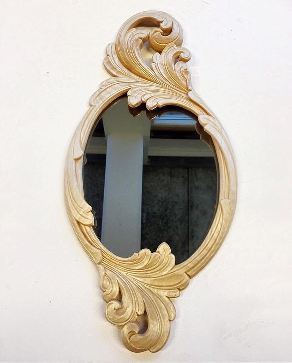 Зеркало резьба. Рамы для зеркала пропильная резьба 19 век. Резная рама для зеркала. Резные зеркала из дерева. Резные рамки для зеркала из дерева.