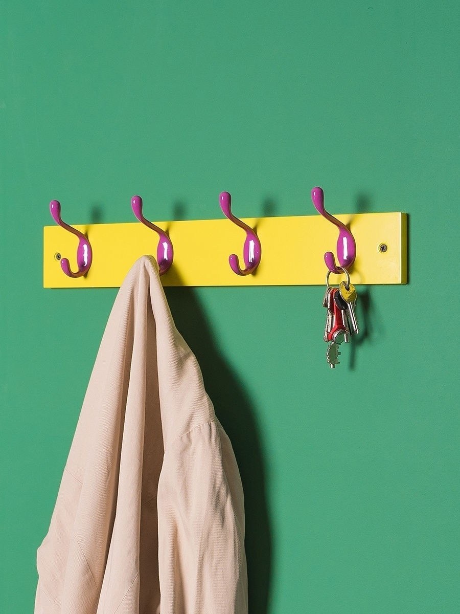 Вешалка настенная деревянная с крючками