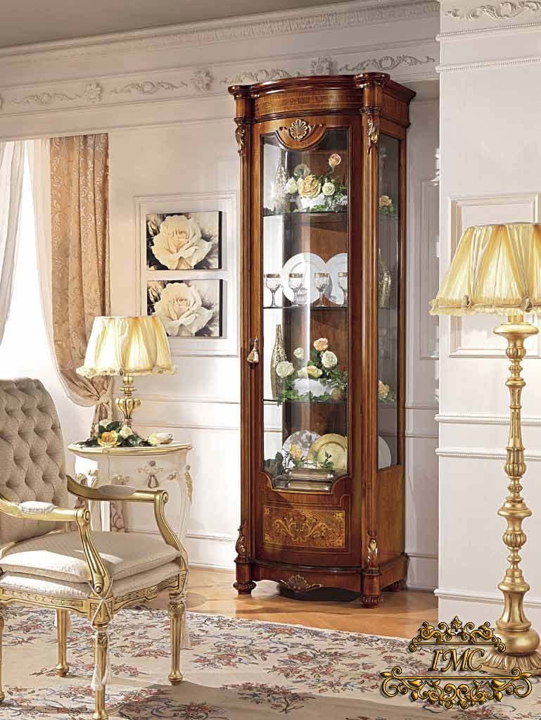 Витрина Pitti Antonelli Moravio