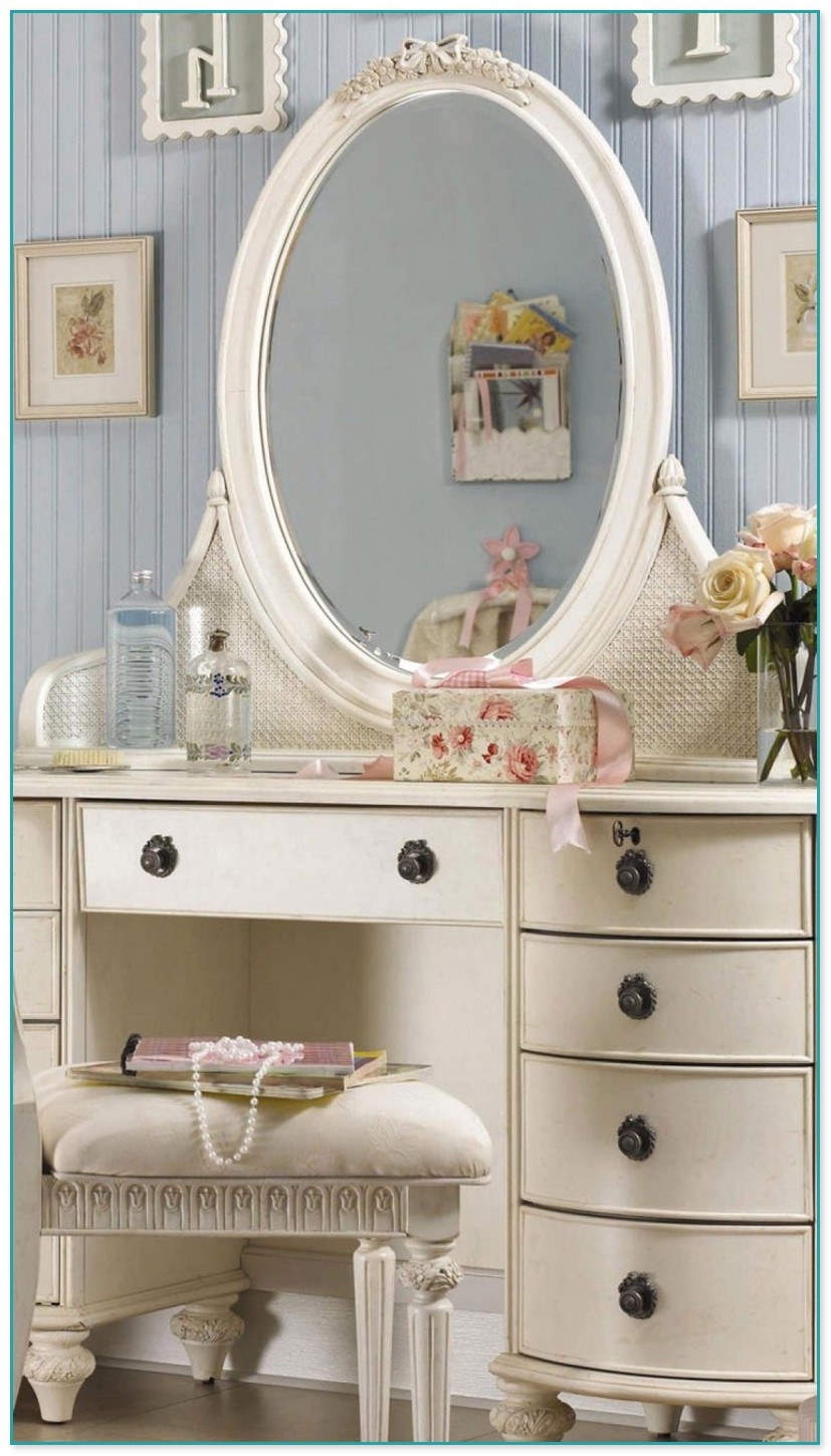 Комод с зеркалом в спальню