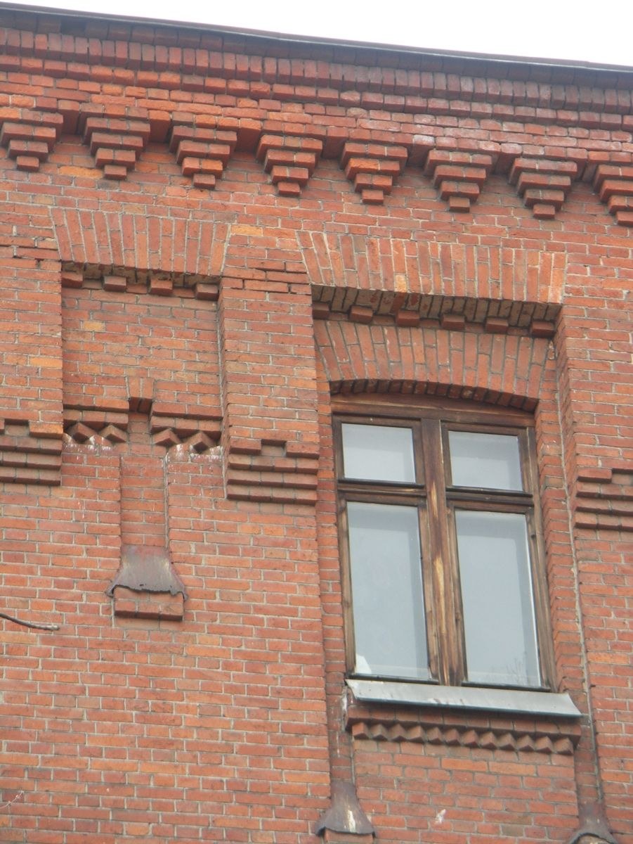 Кирпичный карниз