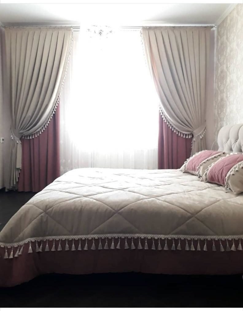 Красивые шторы в спальню с покрывалом