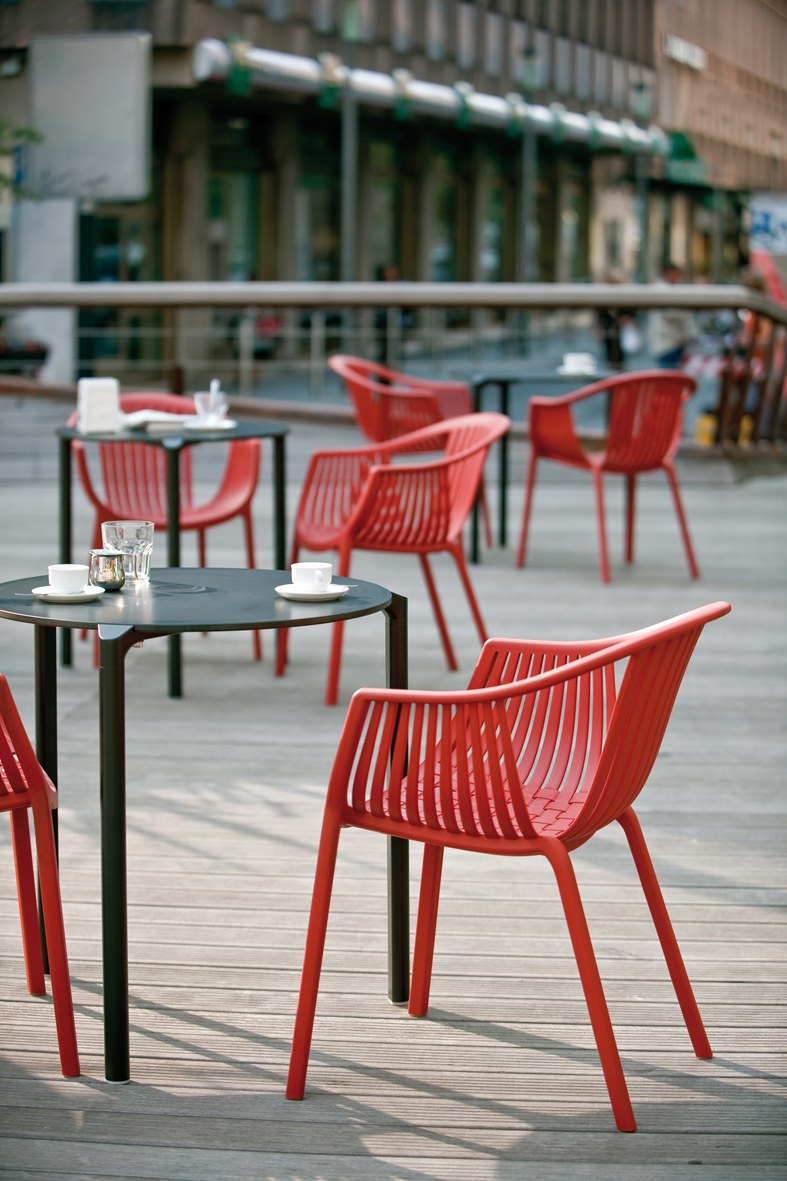 Стулья для уличного кафе