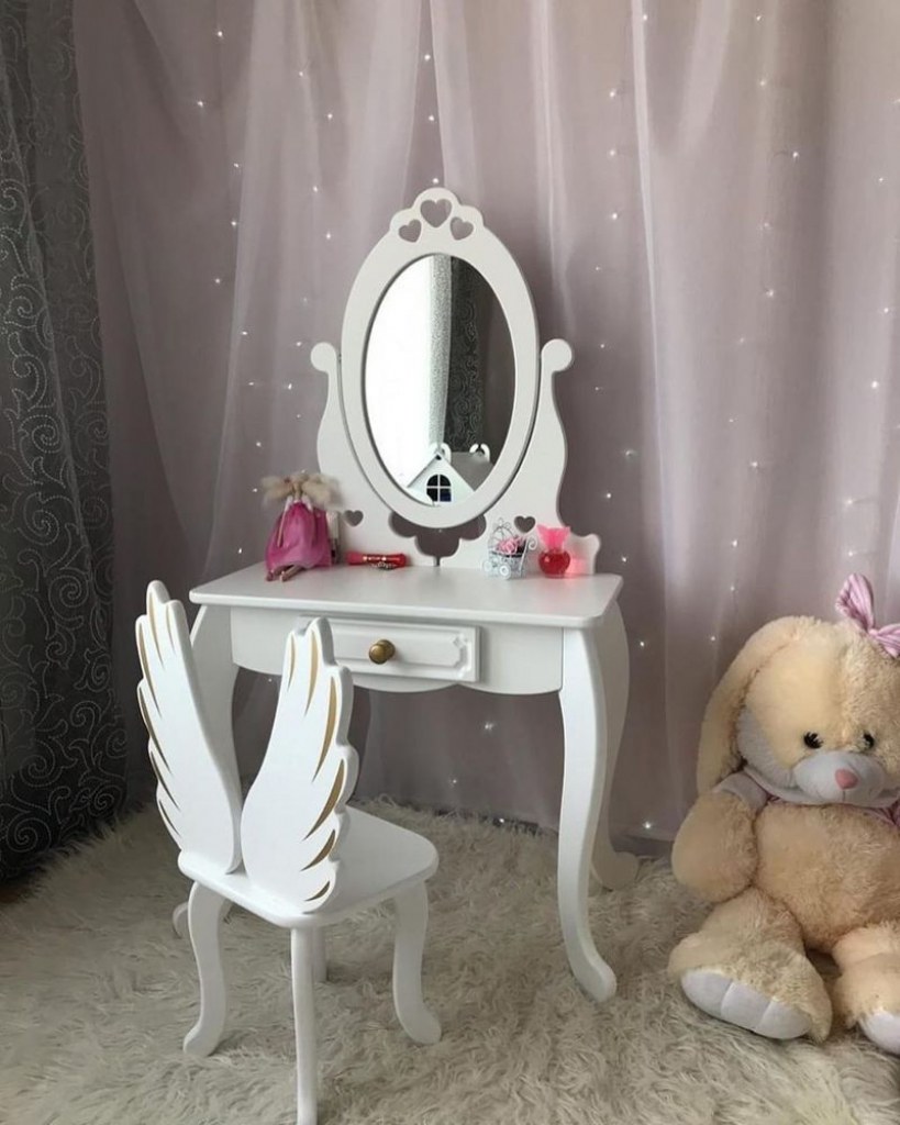 Детский туалетный столик