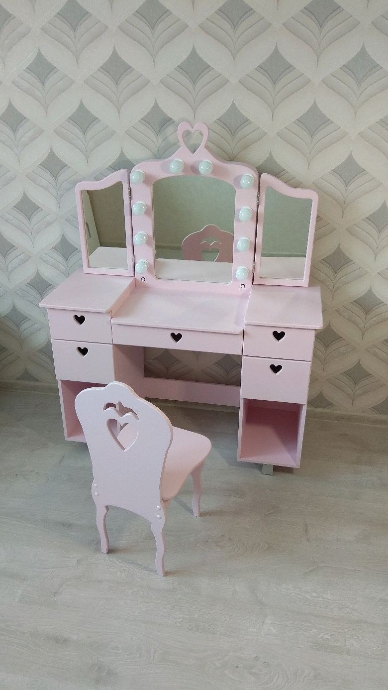 Детский туалетный столик