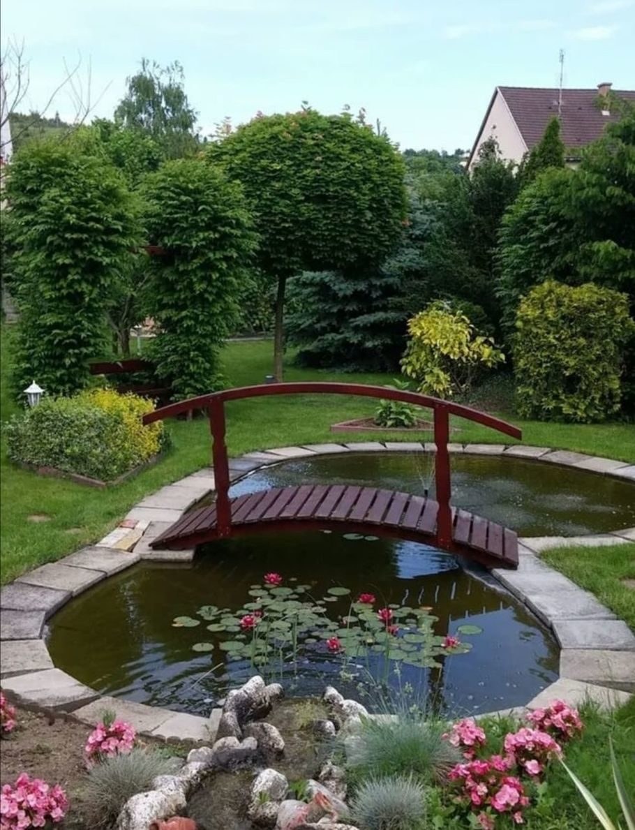 Мостик в саду