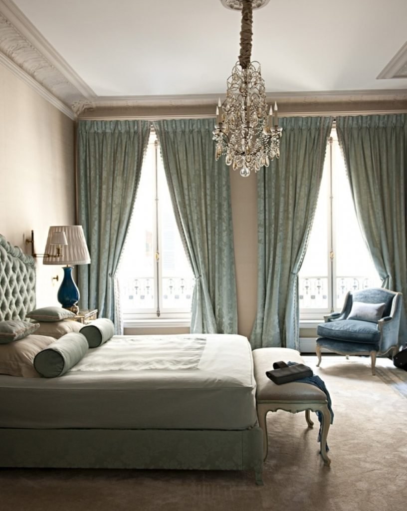 Шторы в интерьере спальни