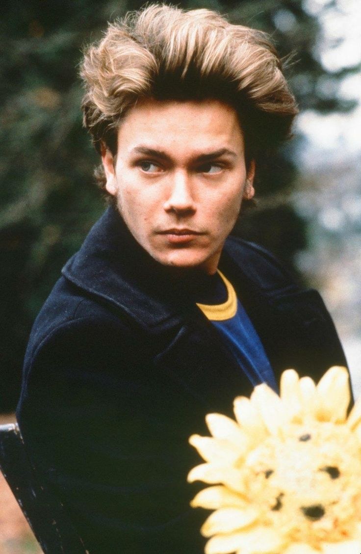 Ривер Феникс молодой