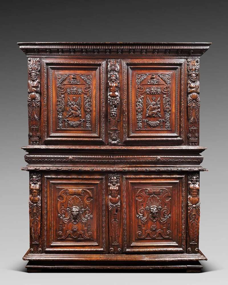 Итальянский шкаф креденца эпохи Возрождения