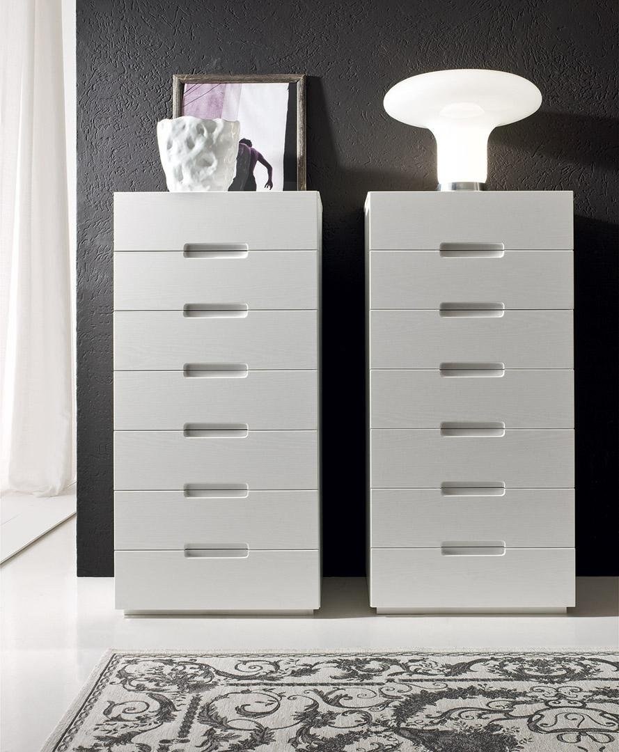 Комод высокий