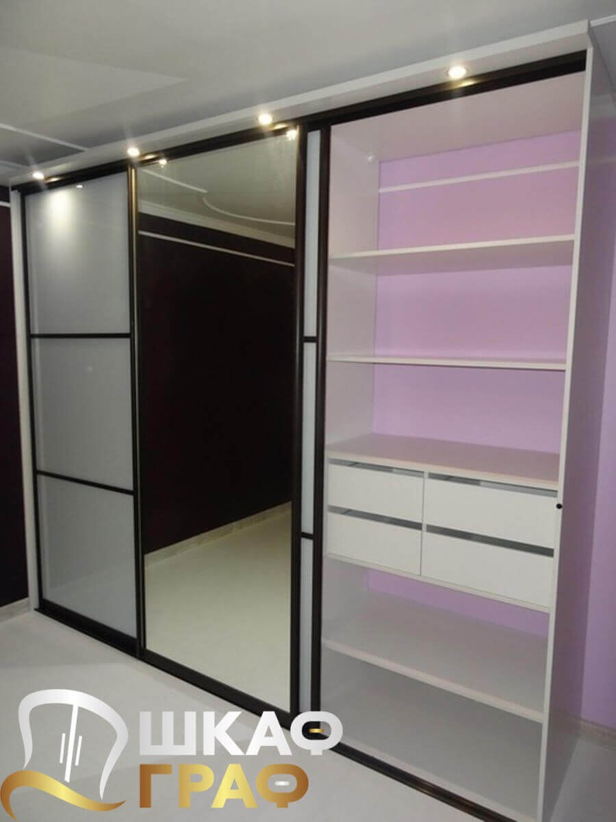 Радиусный шкаф купе стекло лакобель