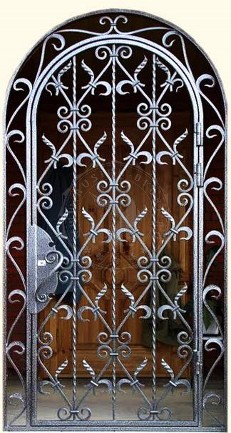 Решетчатая дверь металлическая