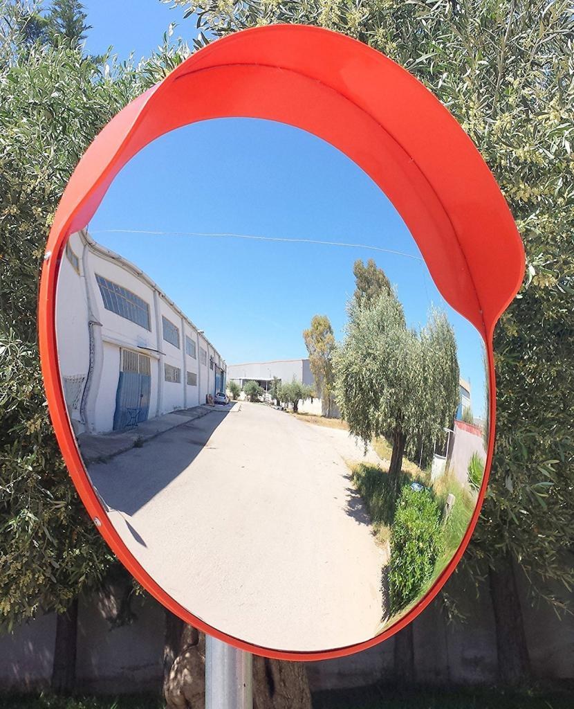 Зеркало на уличном рынке