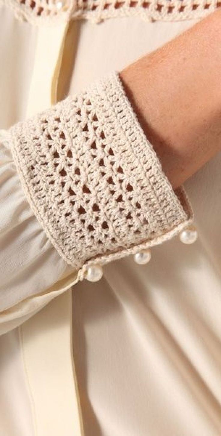 Вязаные манжеты на рукавах