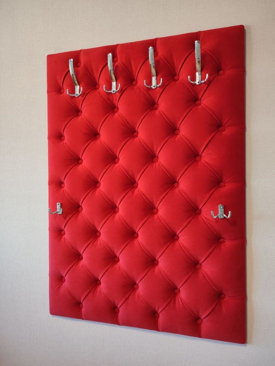 Каретная стяжка в прихожей с вешалкой