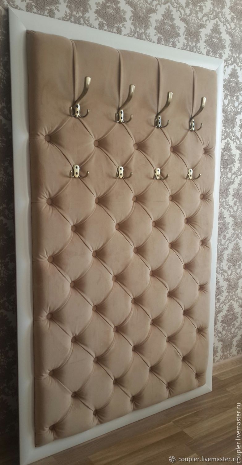 Вешалка настенная из велюра