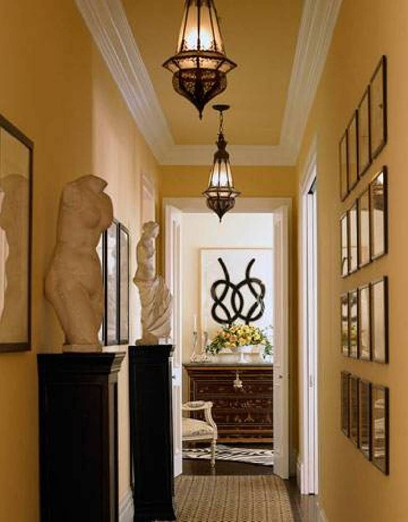 Уличный фонарь в прихожей