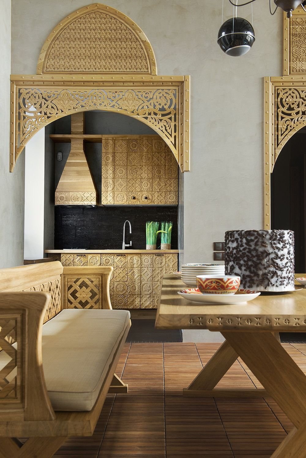 Этническая кухня. Стиль Марокко кухни марокканский стиль. Интерьер кухни 2022 стиль Марокко. Кухня в мавританском стиле. Марокканский стиль в интерьере кухни.