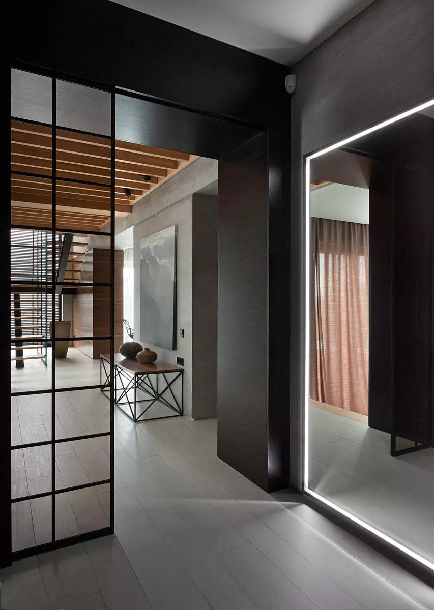 Прихожая в стиле Хай тек