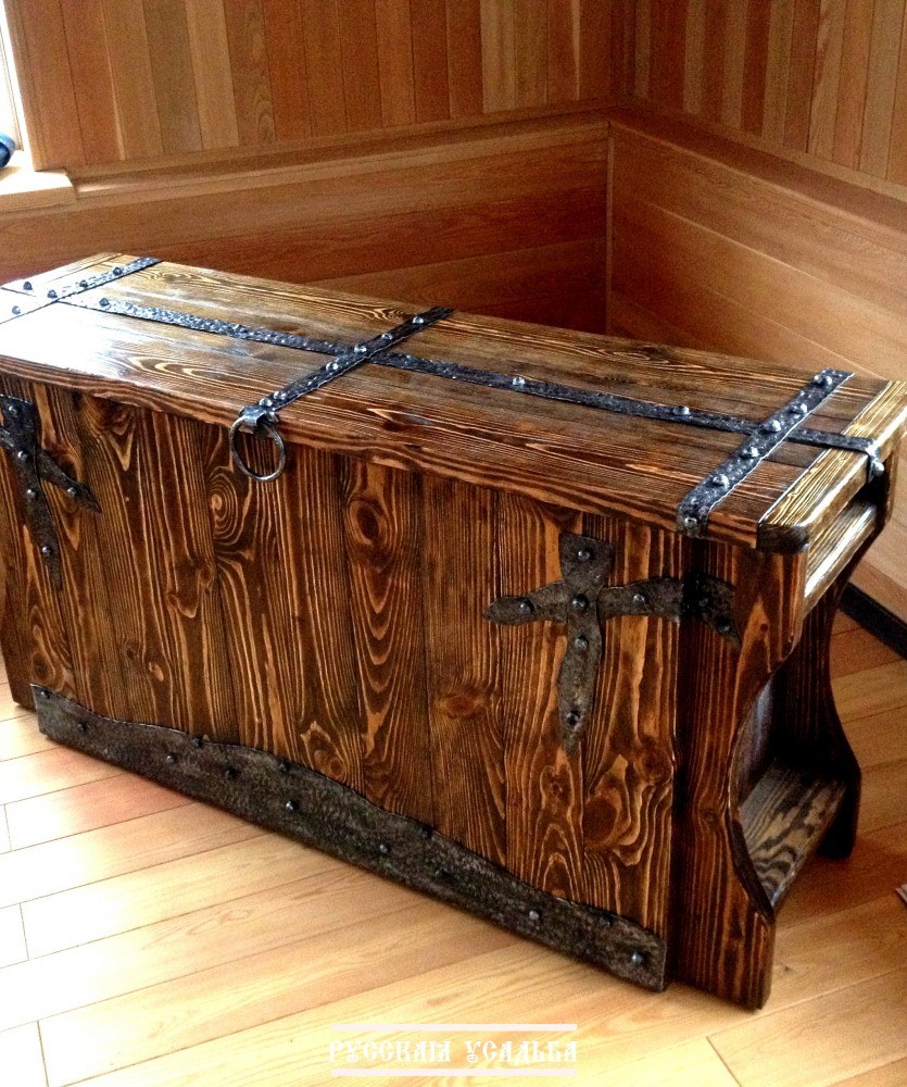 Сундук напольный деревянный