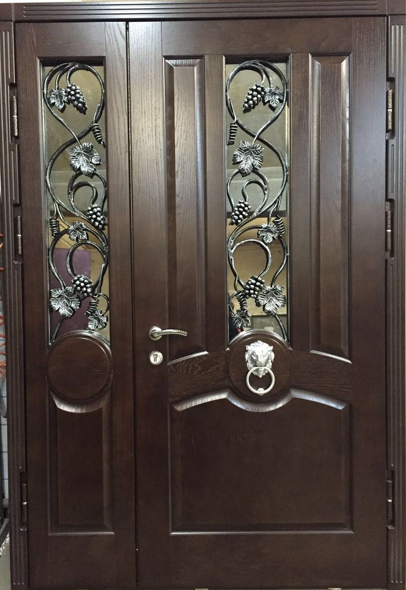 Входная дверь Виконт 1200 со стеклом и ковкой