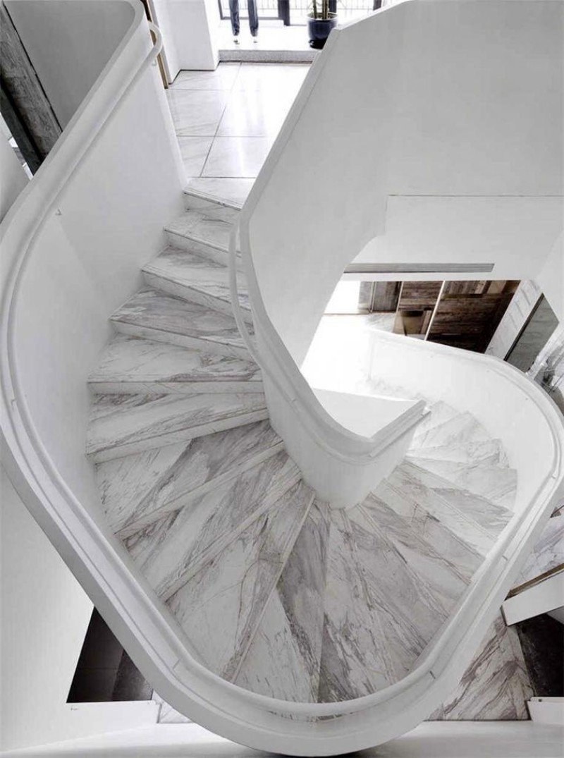 Лестница внутренняя мрамор