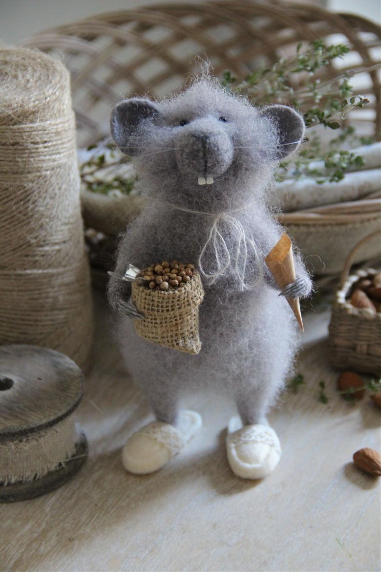 Интерьерная валяная игрушка