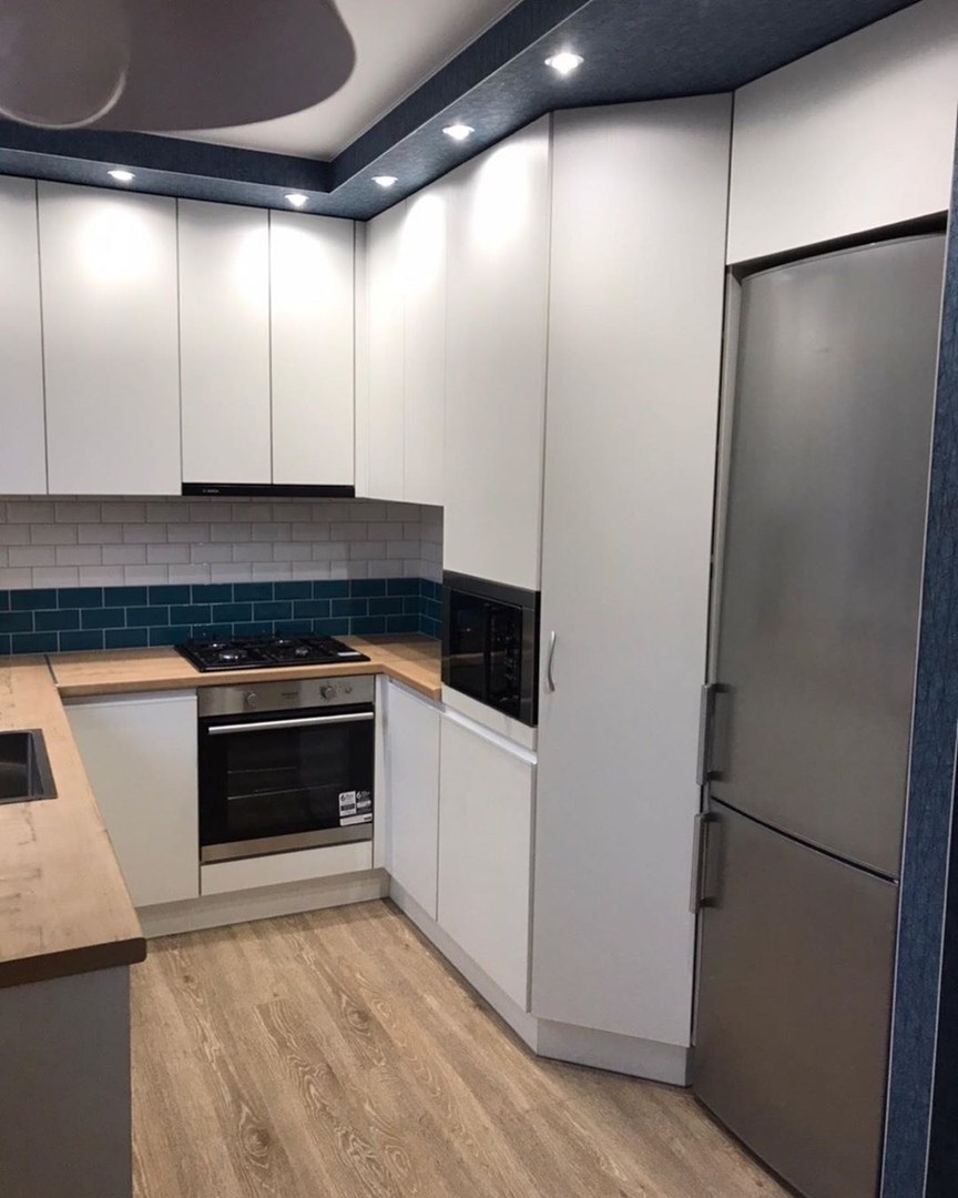 П-образная кухня в студии