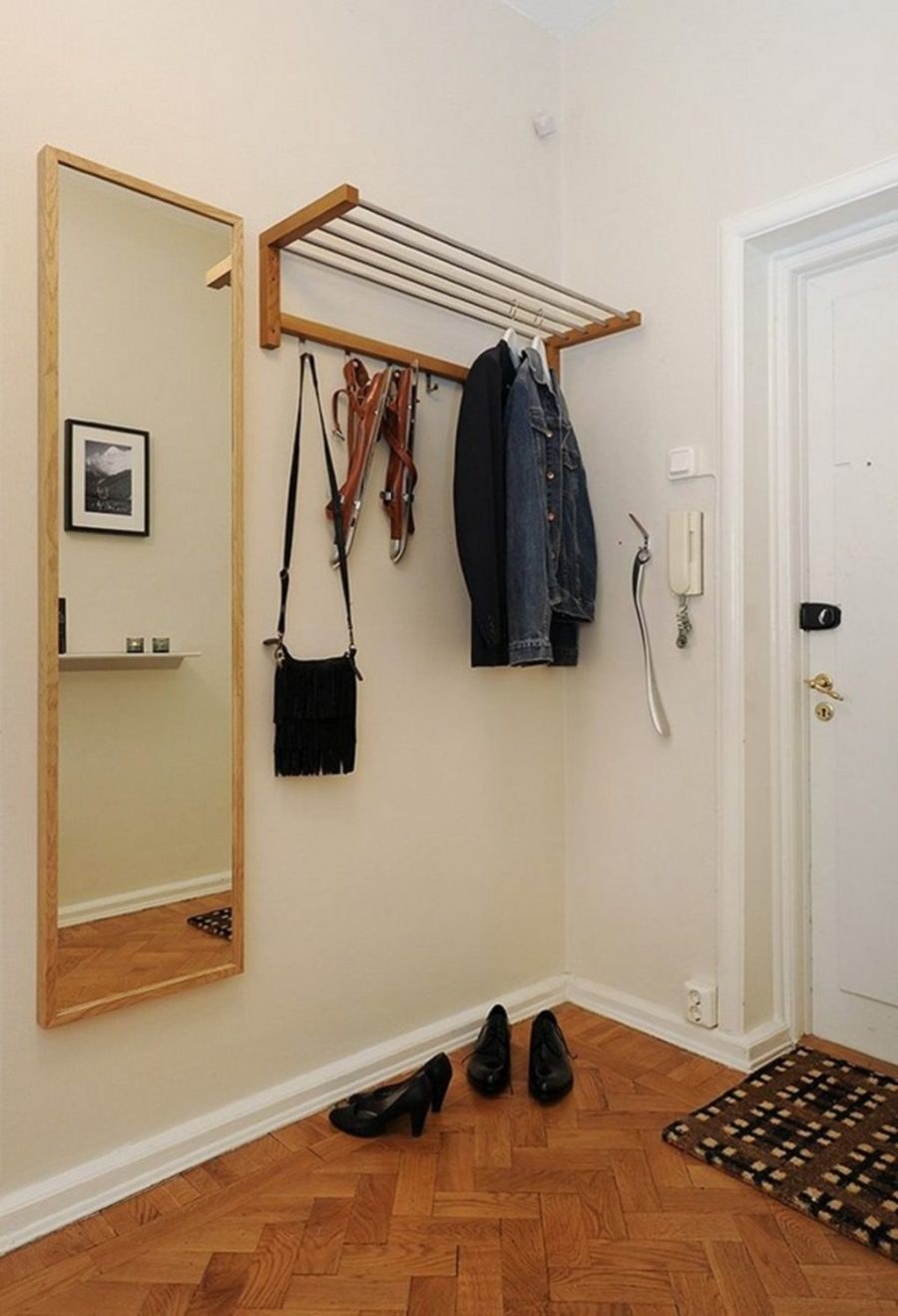 Вешалка в узкий коридор