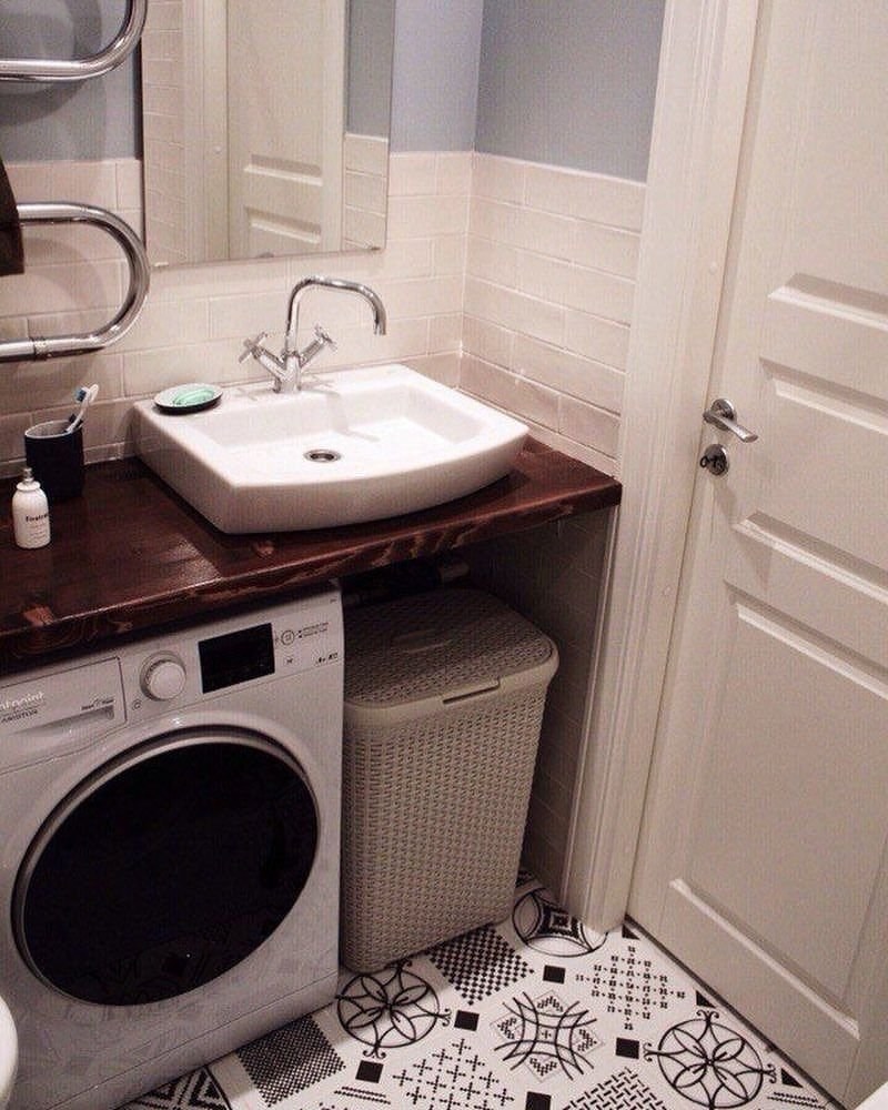Ванная комната без раковины со стиральной машиной