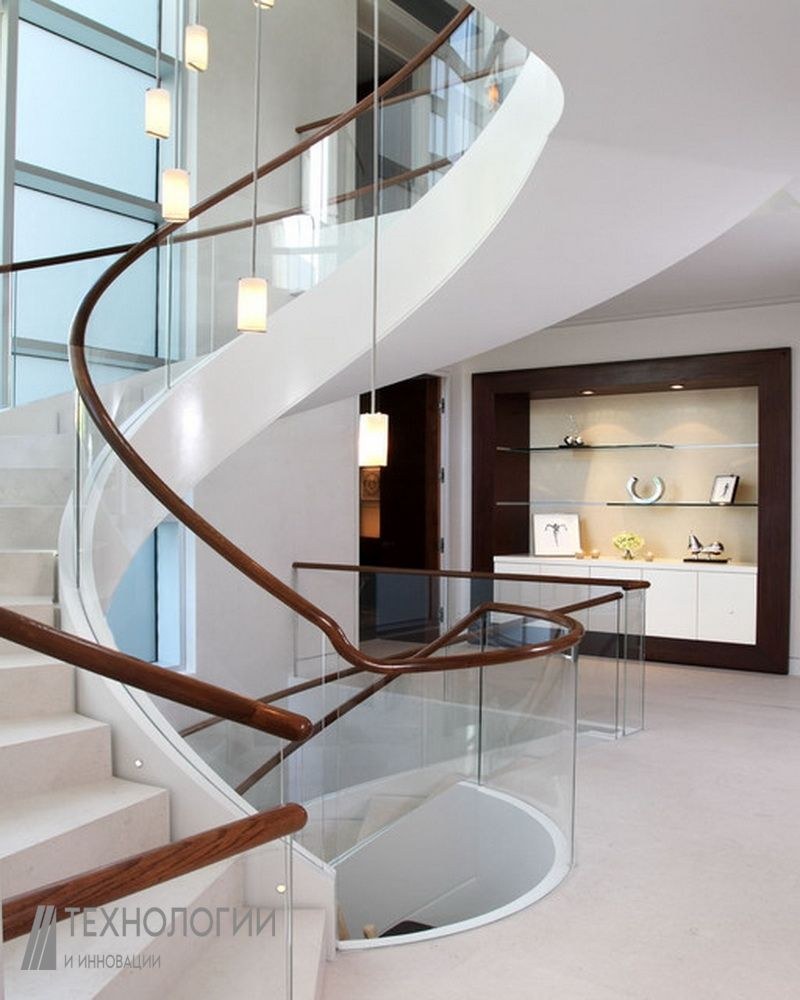 Стеклянная лестница в интерьере