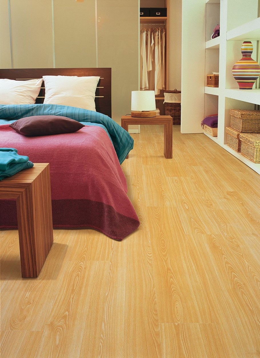 Спальня с мебелью цвета бук