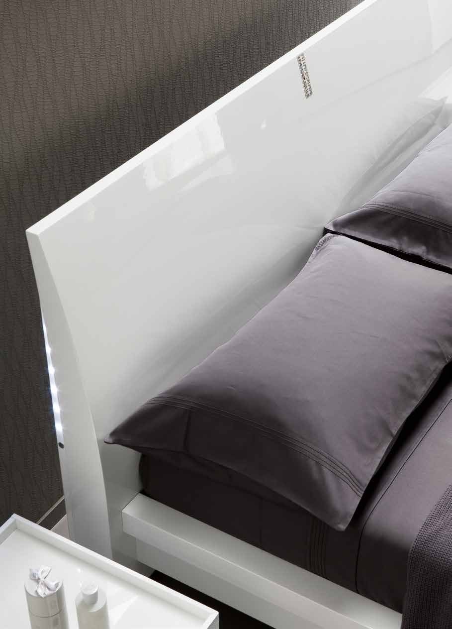 Даймонд Наоми спальня