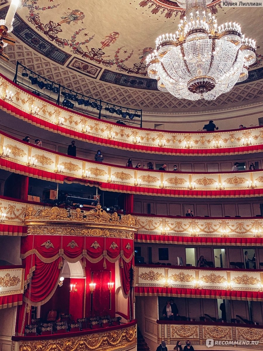 Фойе театра им Волкова в Ярославле