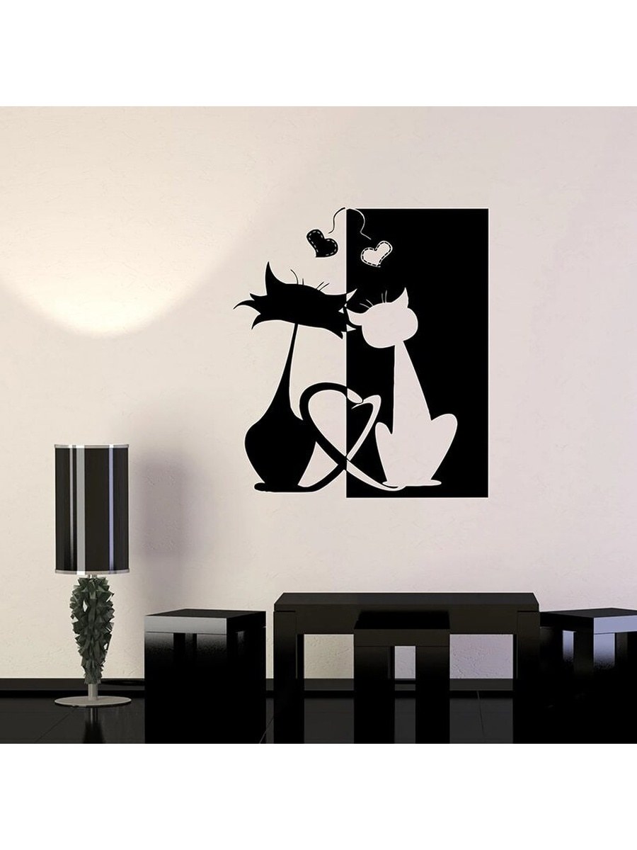 Фасады с силуэтами кошек на стенах