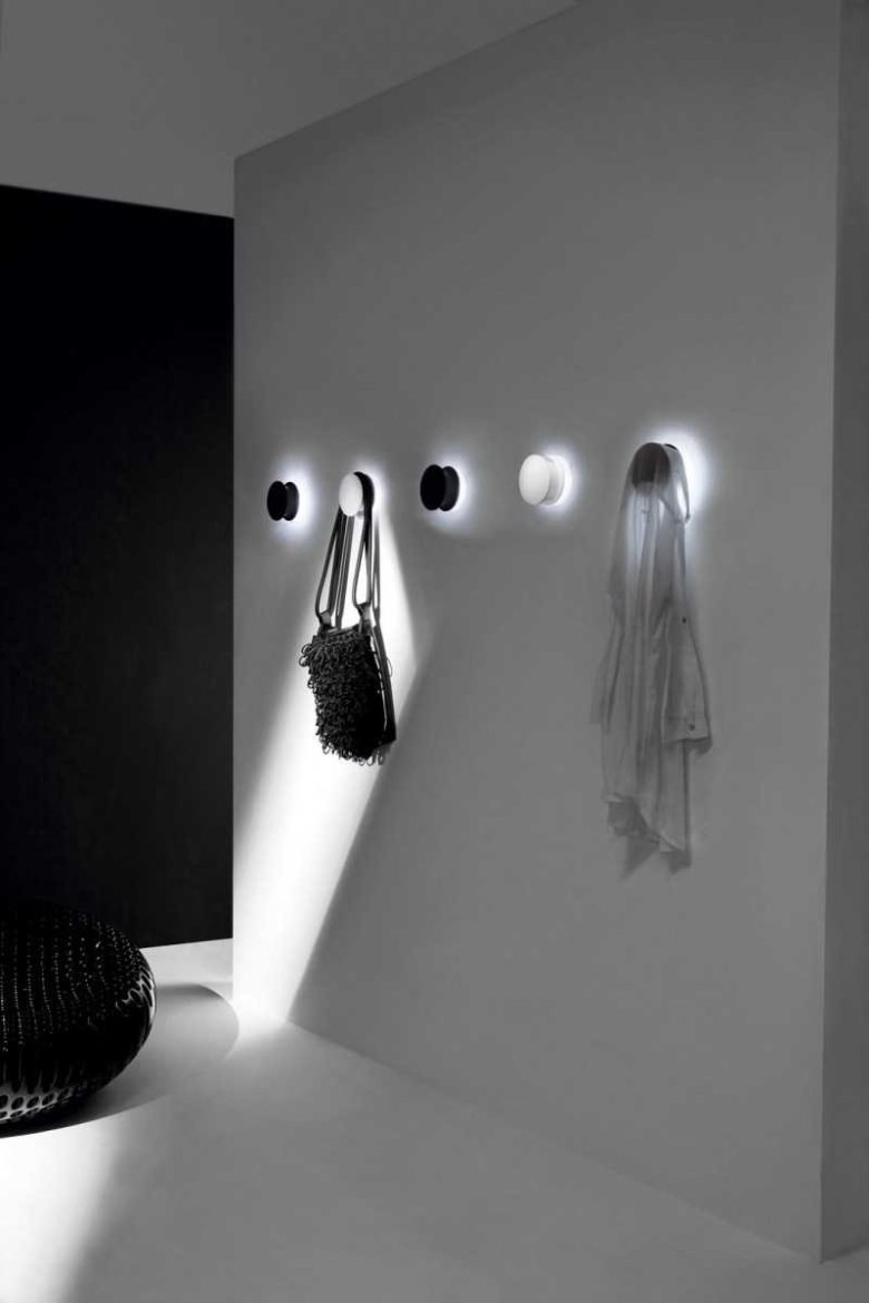 Дизайнерские крючки для прихожей